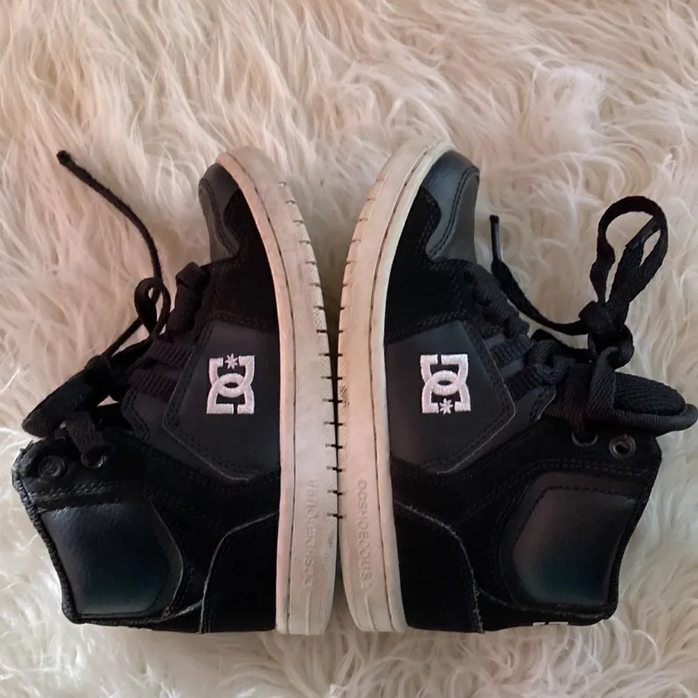Boys DC Black Hightop Skate Shoes Size 11